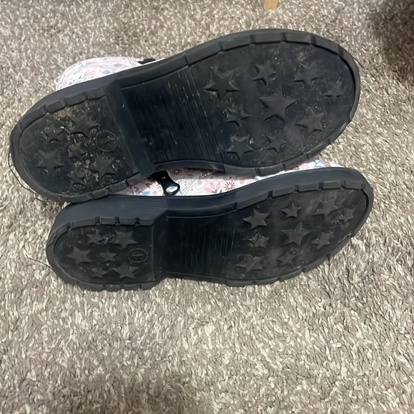 Pink art class Dr Martin knock offs! - Picture 4 of 5